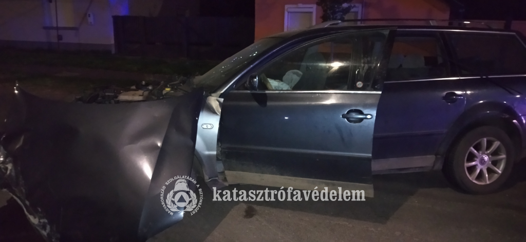 Parkoló autónak ütközött egy személygépkocsi Magyarbánhegyesen