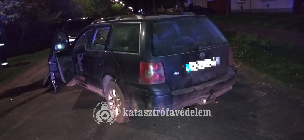 Parkoló autónak ütközött egy személygépkocsi Magyarbánhegyesen