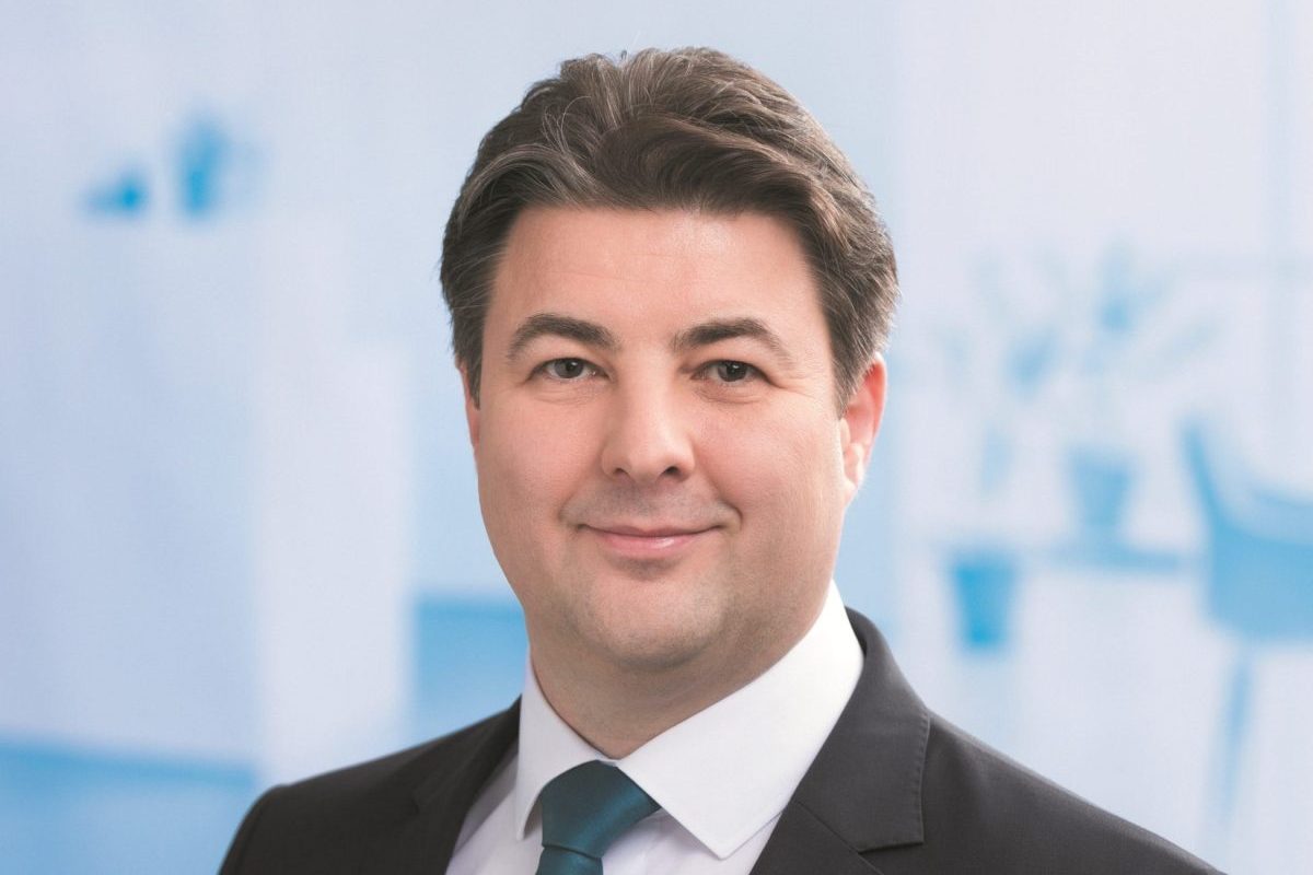 Erdős Norbert: gratuláltam és jó munkát kívántam dr. Gurzó Máriának!