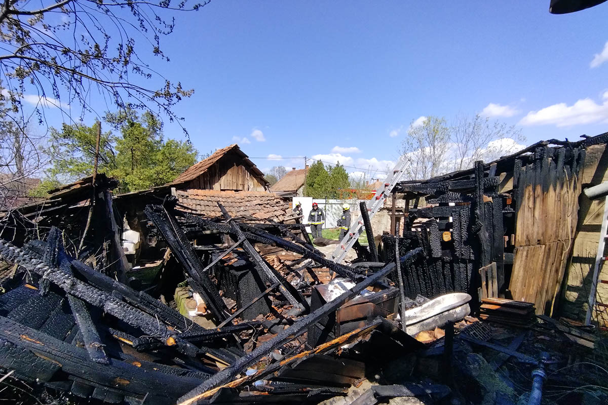 Kigyulladt egy kamra Békésen