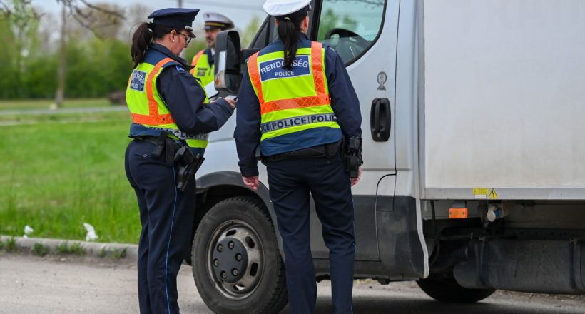 Már javában tart az országos razzia: fokozott rendőri jelenlétre kell számítani