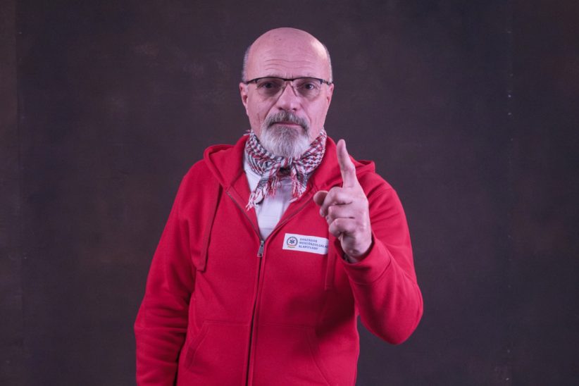 Zacher Gábor egy percben tanít életet menteni