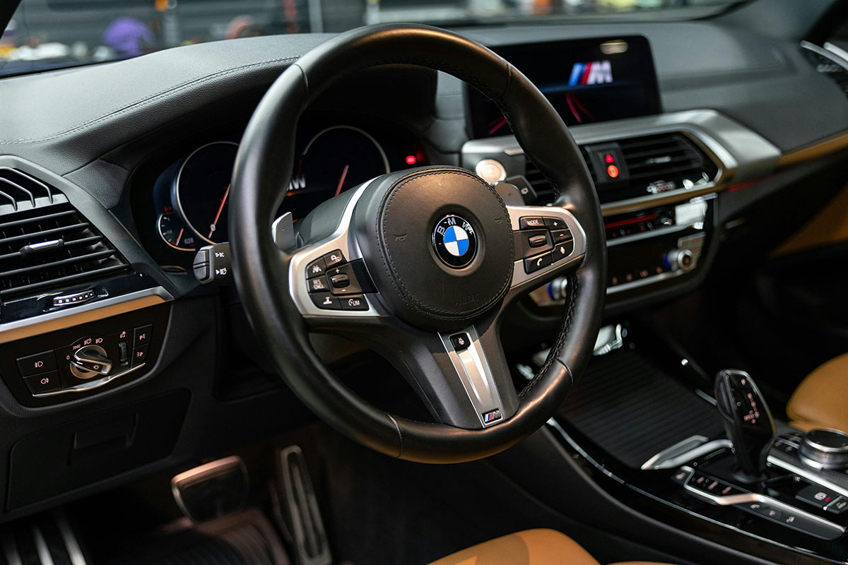 Eltűnt BMW, árulkodó hirdetés – a közösségi média buktatta le az adóst