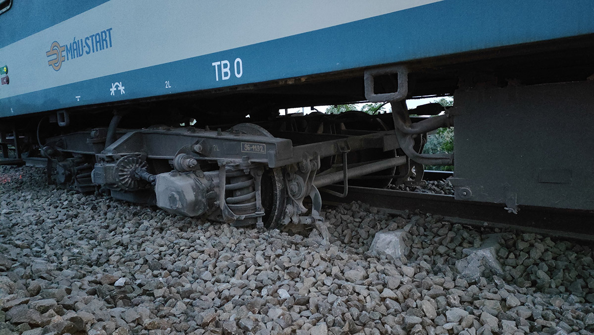kisiklott a Békés Intercity