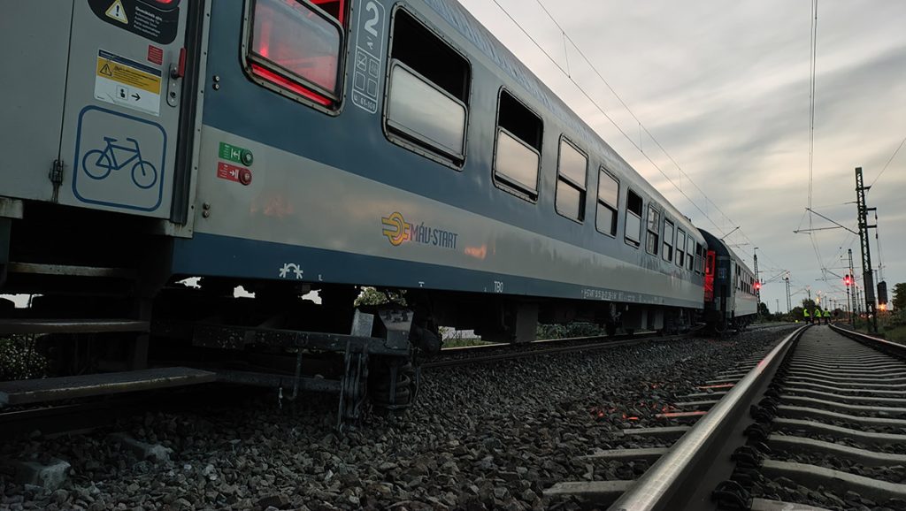 kisiklott a Békés Intercity