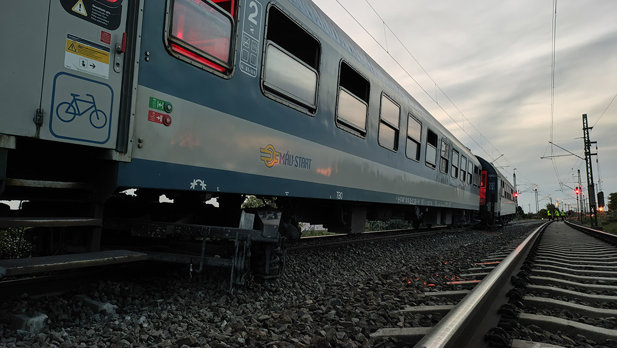 kisiklott a Békés Intercity