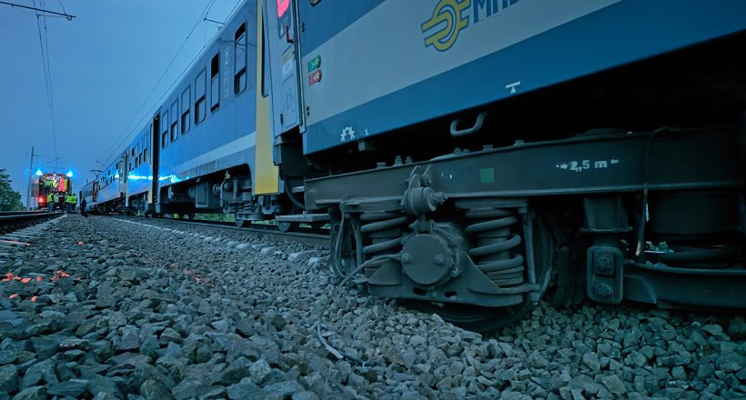 Befejeződött a mentés, súlyos pályakárok lassítják a forgalom visszaállítását