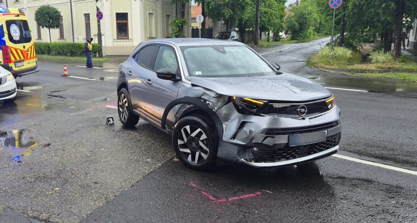 Két személyautó ütközött Békéscsabán