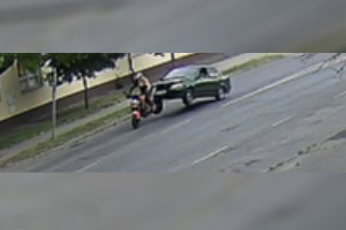 Motorossal ütközött egy autós, körözést adtak ki a sofőr ellen