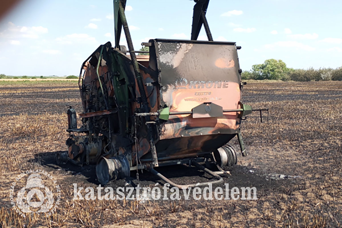 Kigyulladt bálázógéphez riasztották a tűzoltókat