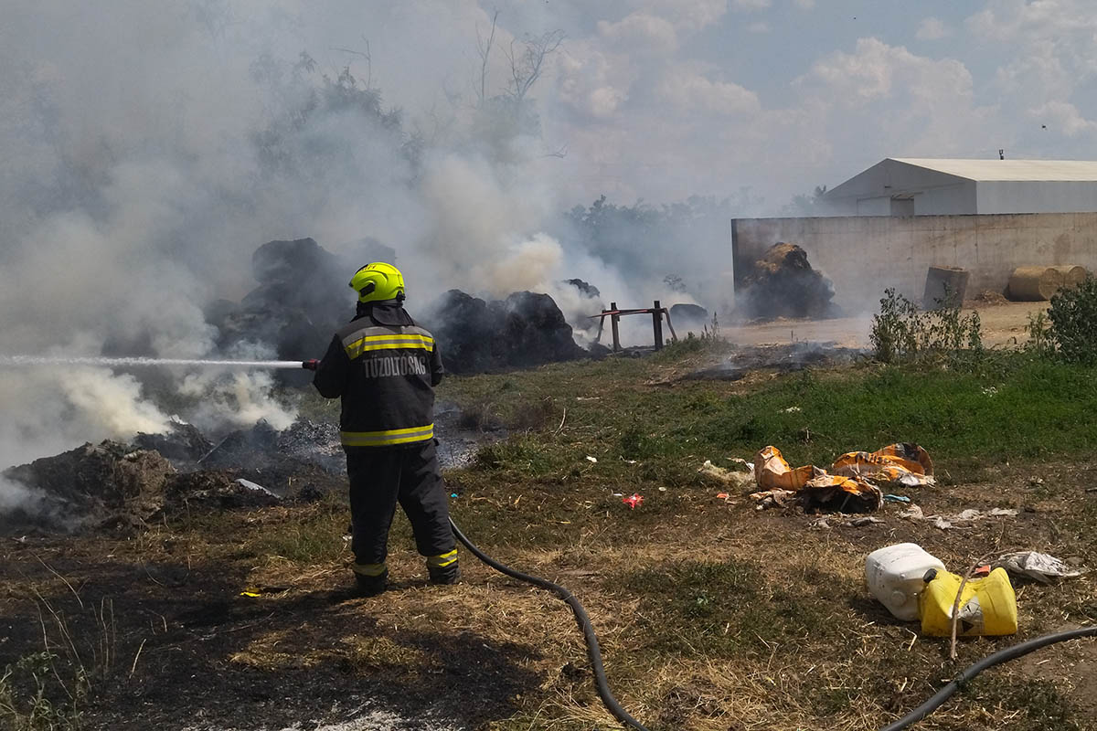 Viharkárok és szabadtéri tüzek adtak munkát a hétvégén a tűzoltóknak