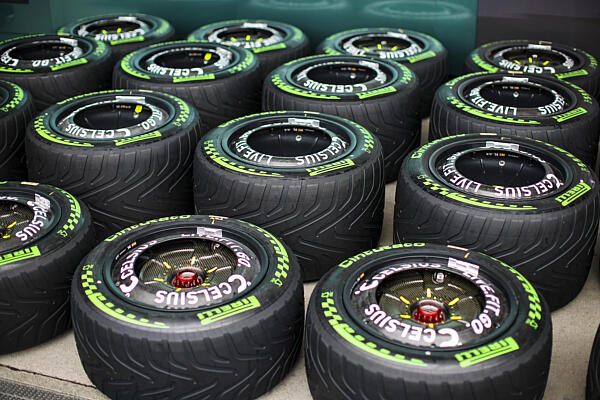 A Pirelli marad a Forma-1 hivatalos gumibeszállítója 2028-ig