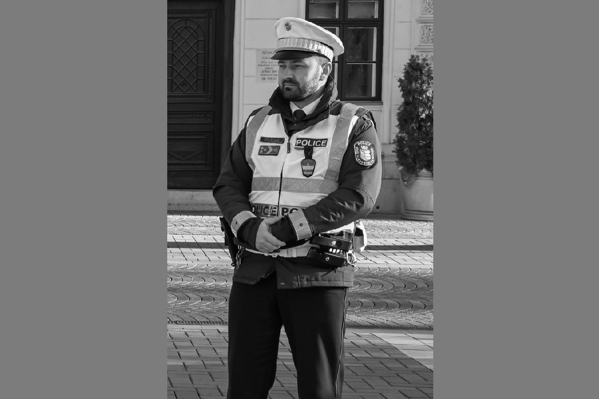Szolgálatteljesítés közben életét vesztette egy rendőr Békésben