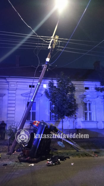 Villanyoszlopnak ütközött Gyomaendrődön