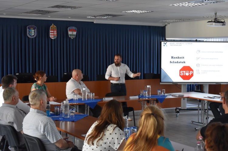 A nyári szünetben is szolgálatban maradnak az iskolaőrök