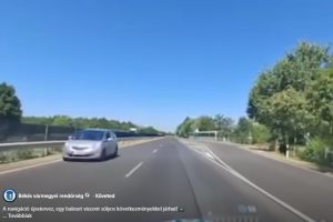 Menetiránnyal szemben hajtott fel a 44-esre