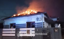 Teljes terjedelmében égett egy ház és egy garázs Geszten