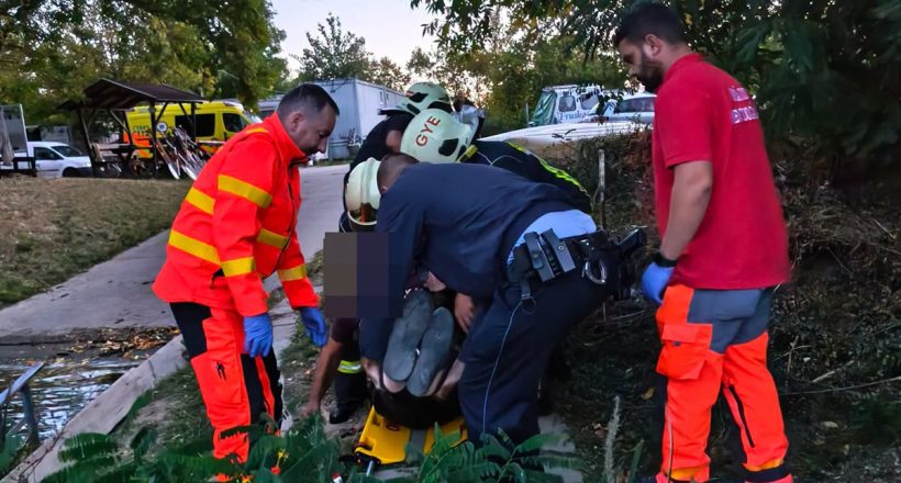 bajba jutott idős hármas körösön