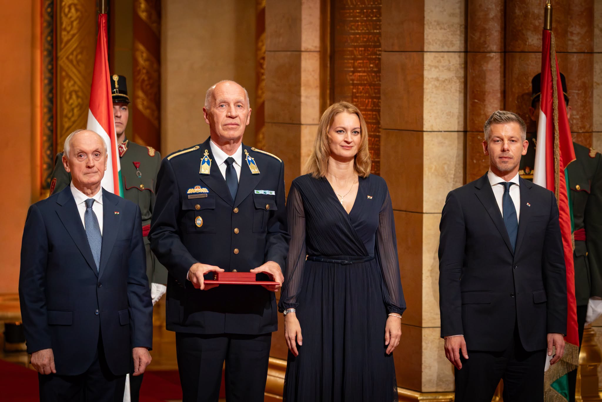 Magyar Arany Érdemkeresztet vett át Pelleg József László r. alezredes