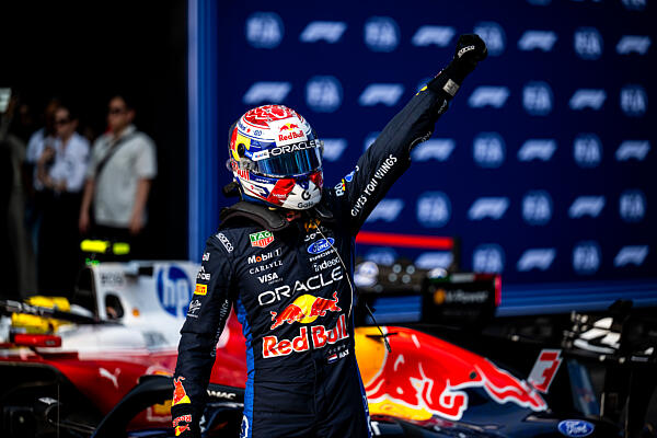 Verstappené a pole pozíció Sepangban