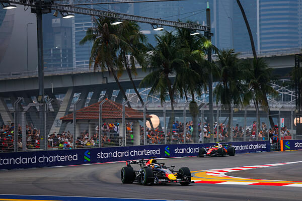 Verstappen nyerte a Szingapúri Nagydíj szombati sprintfutamát